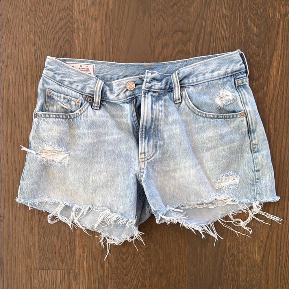 Gap 4” low rise stride denim shorts